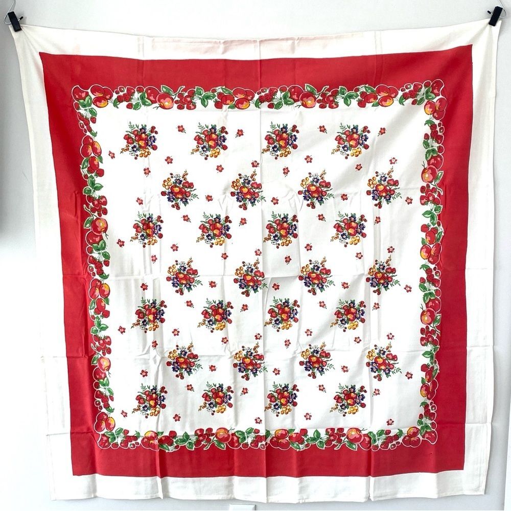 Vintage Fruit Print Cotton Table Cloth 52” x 52” Brand New in Package w/ flaw